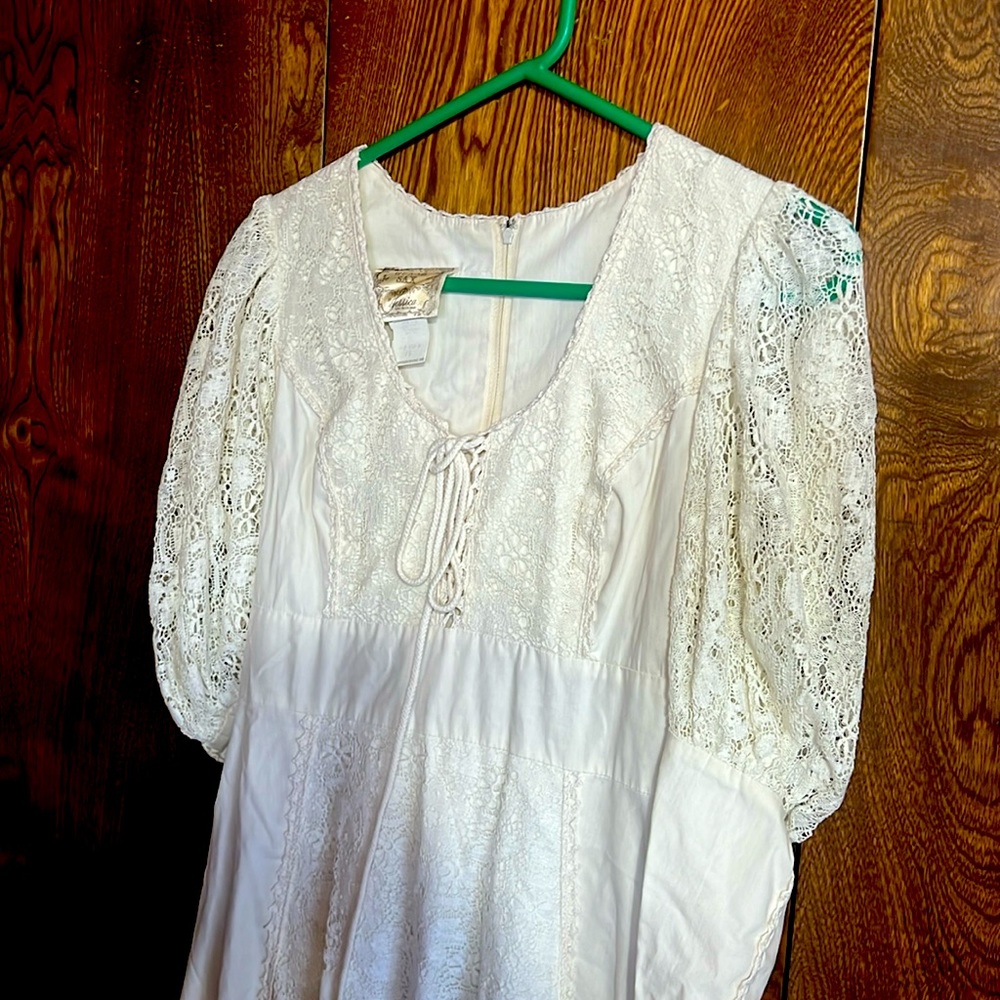Vintage Gunne Sax by Jessica lace / cloth dress. White in color.